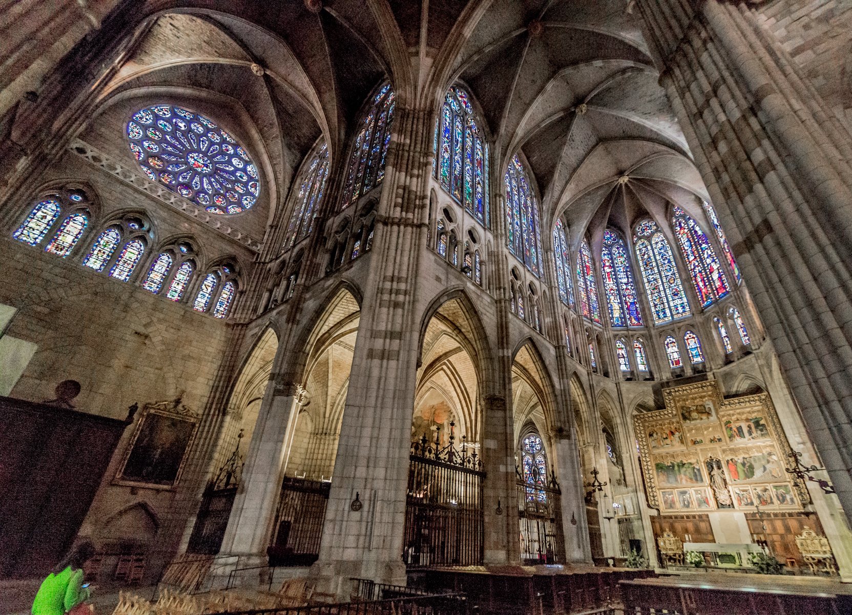 North transept at left to the main altar of the Catedral de Santa María de Regla de León (Spain) | Photo by Mike Hudak