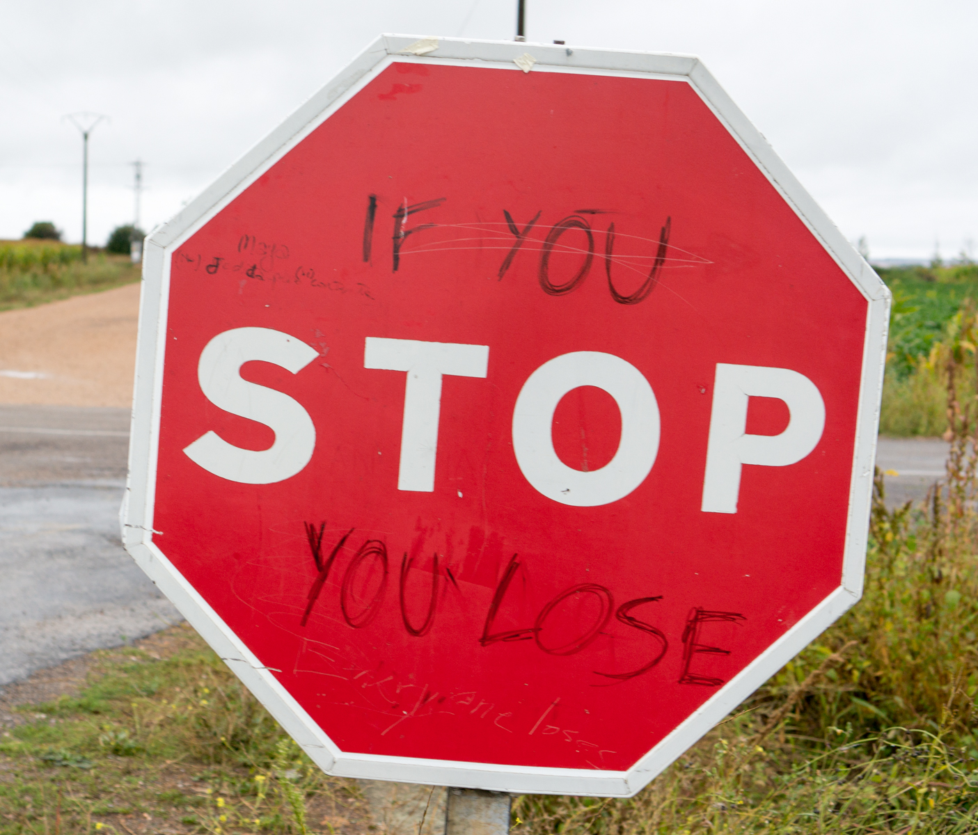 Camino-inspired graffiti incorporated into a traffic sign located approximately 4 km (2.5 miles) west of Villar de Mazarife, Spain | Photo by Mike Hudak